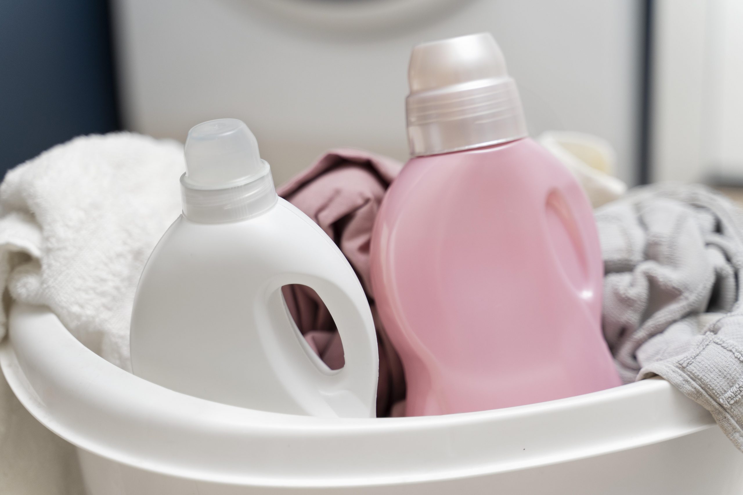 A Guide in Choosing Between Powder and Liquid Laundry Detergent