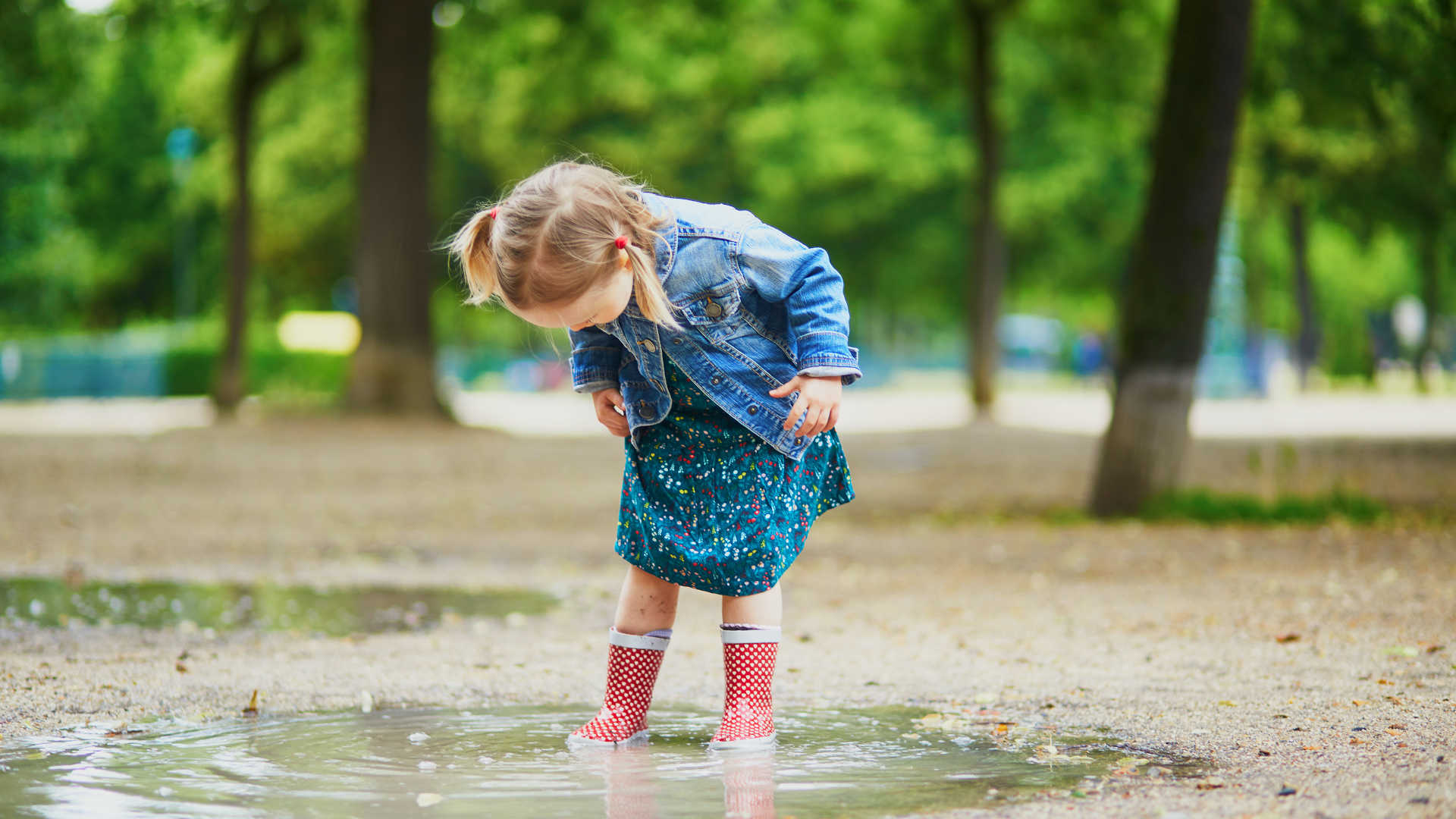 Remove mud stains – Little girl standing in a muddy puddle
