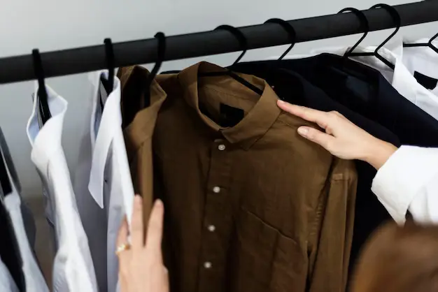 Organised shelf rack with clothes hanging